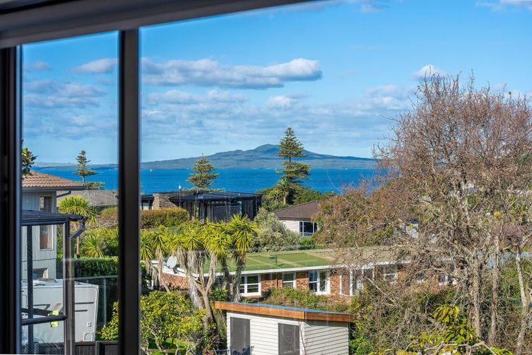 Photo of property in 1b Brighton Terrace, Mairangi Bay, Auckland, 0630