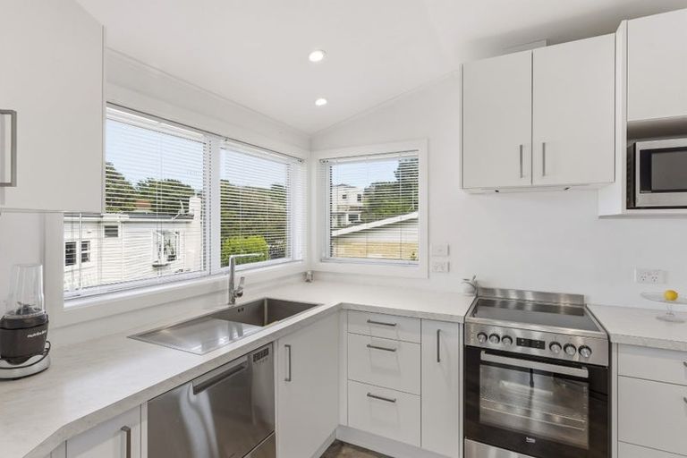 Photo of property in 17 Margaret Road, Raumati Beach, Paraparaumu, 5032
