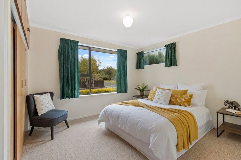 Photo of property in 126 Royal Park Drive, Parklands, Christchurch, 8083