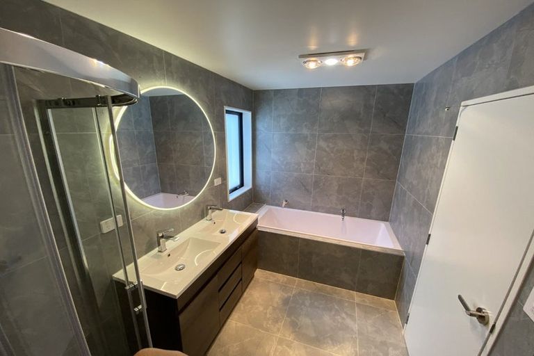 Photo of property in 11 Papa Takaro Lane, Flat Bush, Auckland, 2019