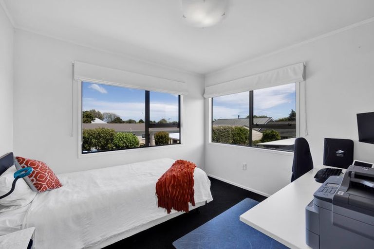 Photo of property in 10 Kamahi Avenue, Hawera, 4610