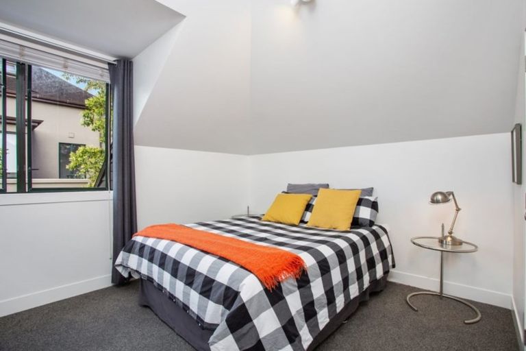 Photo of property in 1/2 The Esplanade, Castor Bay, Auckland, 0620