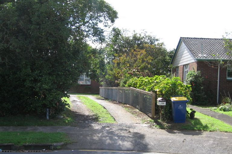 Photo of property in 14 Gwendoline Avenue, Te Atatu Peninsula, Auckland, 0610