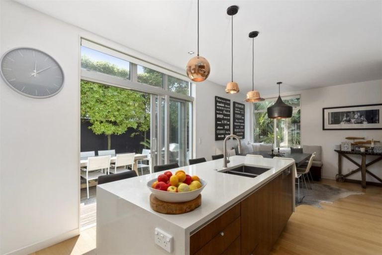 Photo of property in 8 Sylvan Park Avenue, Milford, Auckland, 0620