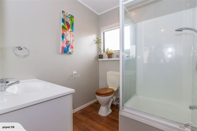 Photo of property in 1/3 Mossop Rise, Glenfield, Auckland, 0629