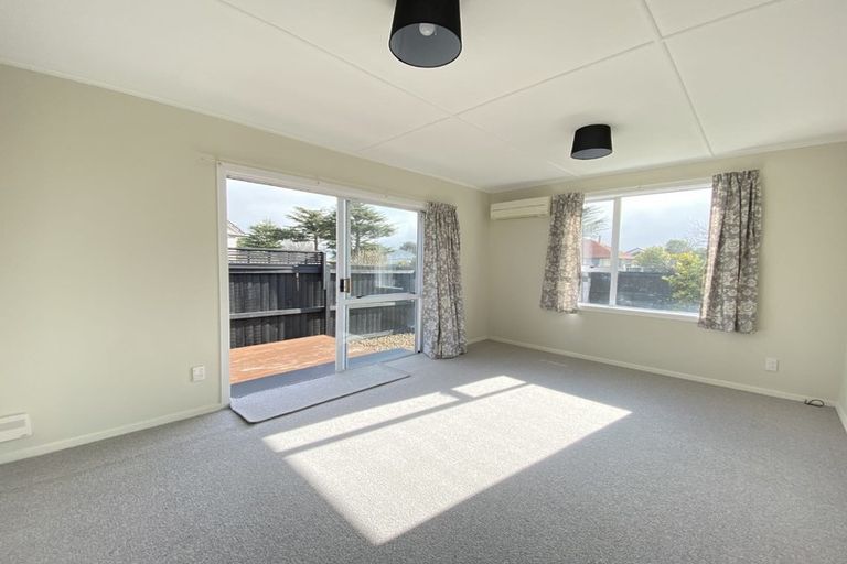 Photo of property in 2/3 Gregory Avenue, Islington, Christchurch, 8042