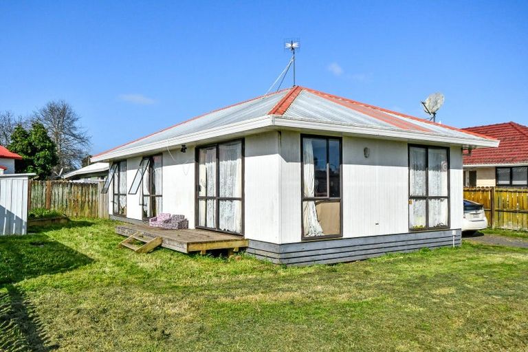 Photo of property in 1/3 Barneys Farm Road, Clendon Park, Auckland, 2103
