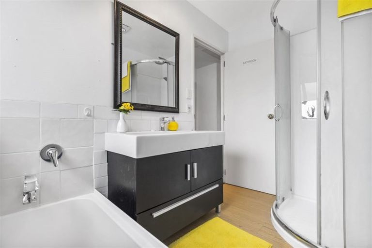 Photo of property in 2/55 Sungrove Rise, Sunnyvale, Auckland, 0612