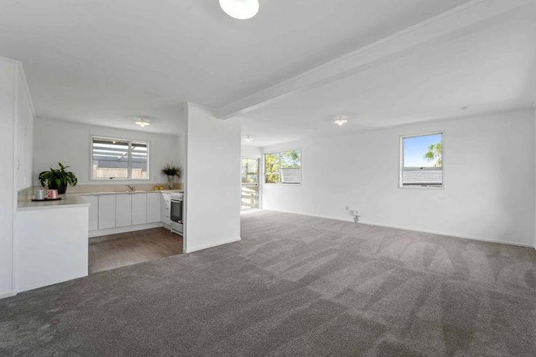 Photo of property in 38 Donovan Avenue, Massey, Auckland, 0614