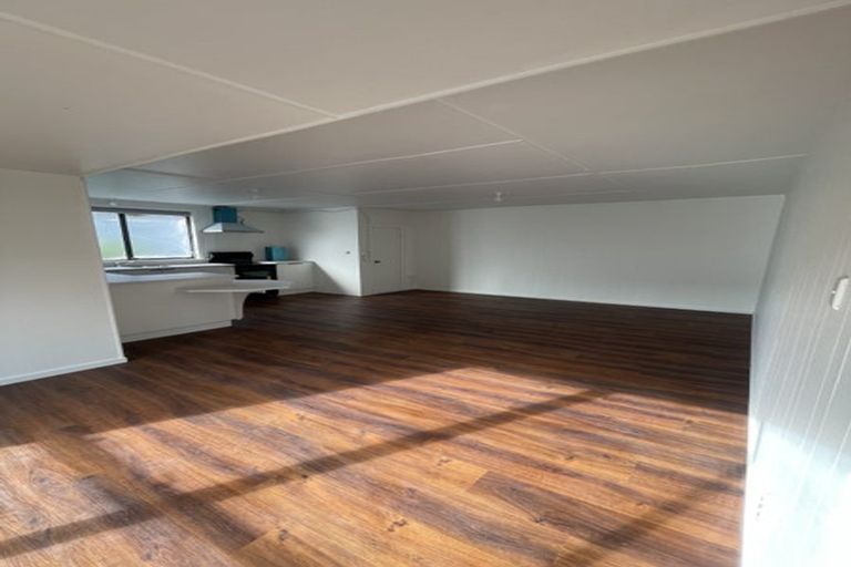 Photo of property in 20 Woodside Road, Massey, Auckland, 0614