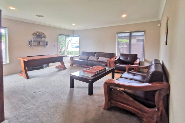 Photo of property in 36 Stranraer Crescent, Wattle Downs, Auckland, 2103