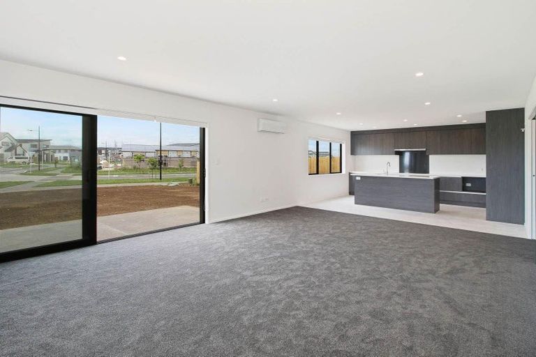 Photo of property in 3 Korowhiti Road, Clarks Beach, 2122