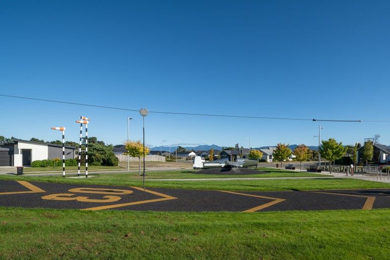 Photo of property in 2 Kittyhawk Road, Burleigh, 7201