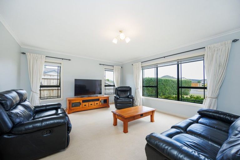 Photo of property in 27 Royal Oak Drive, Kelvin Grove, Palmerston North, 4414