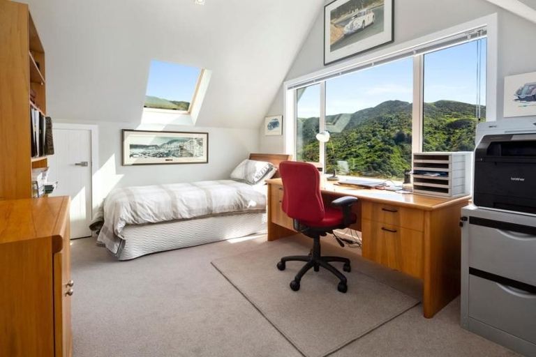 Photo of property in 14 Cavalry Close, Crofton Downs, Wellington, 6035