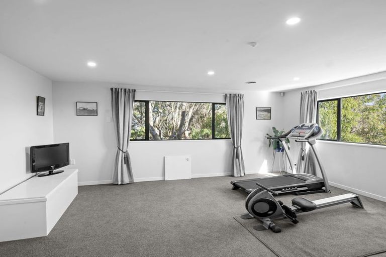 Photo of property in 18 Rockview Place, Mount Pleasant, Christchurch, 8081