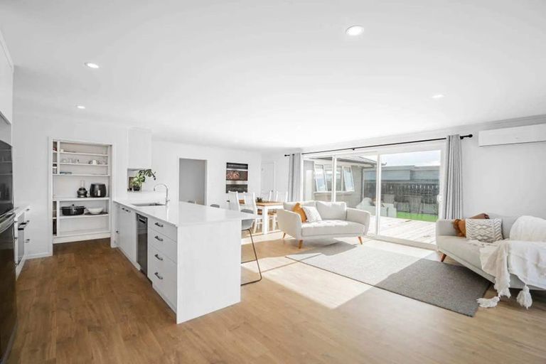 Photo of property in 73 Te Paea Avenue, Paerata, 2124