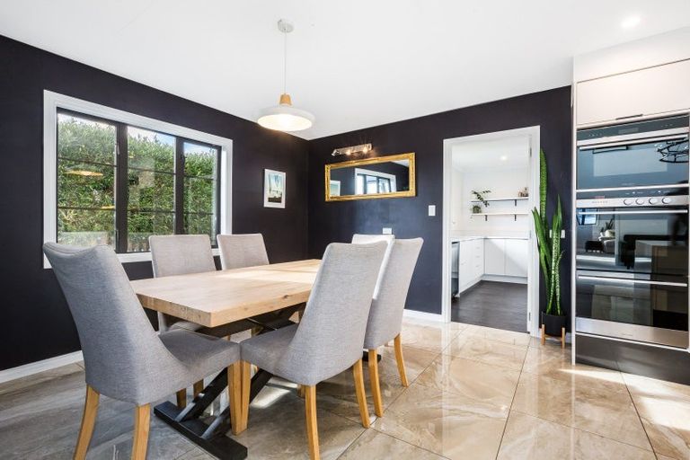 Photo of property in 88 Queen Charlotte Drive, Aotea, Porirua, 5024