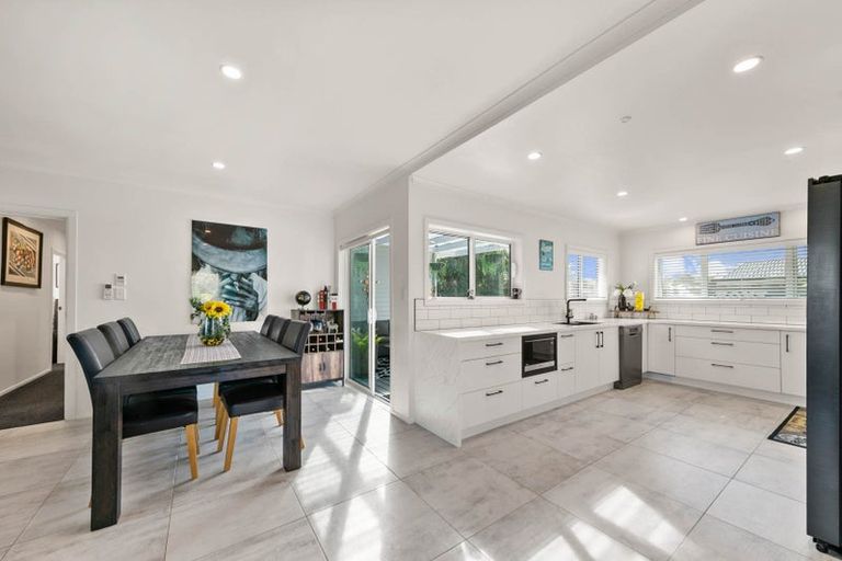Photo of property in 84 Shaw Road, Oratia, Auckland, 0604