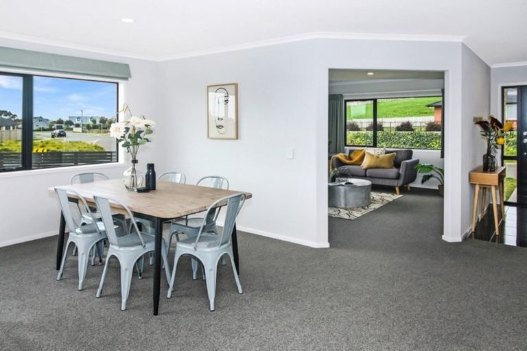 Photo of property in 2 Ongarui Close, Whalers Gate, New Plymouth, 4310