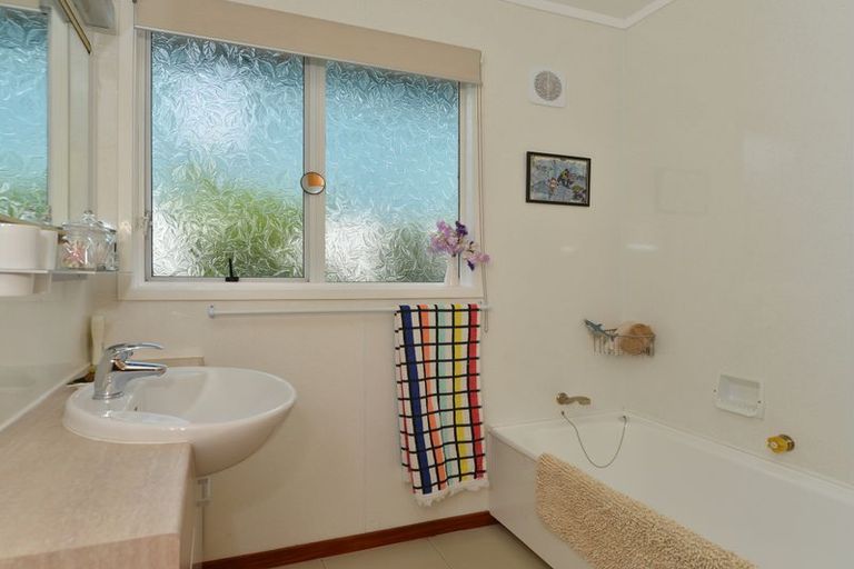 Photo of property in 30 Westview Grove, Miramar, Wellington, 6022