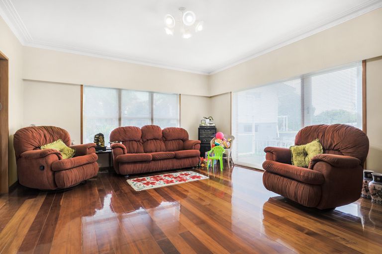 Photo of property in 15 Campbell Place, Papakura, 2110