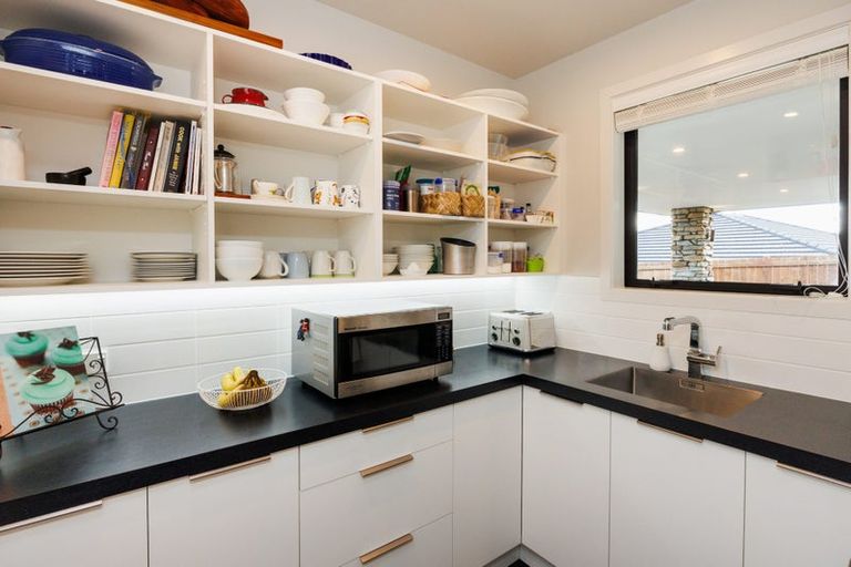 Photo of property in 156 Pacific Drive, Fitzherbert, Palmerston North, 4410