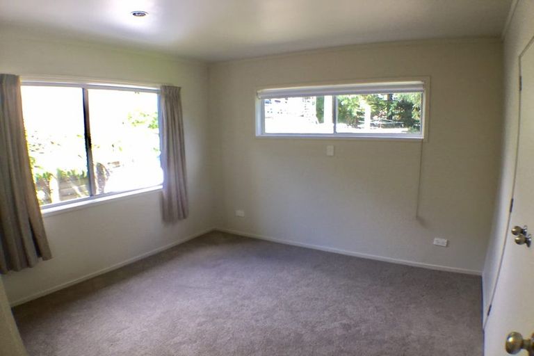 Photo of property in 53 Ellice Road, Totara Vale, Auckland, 0629