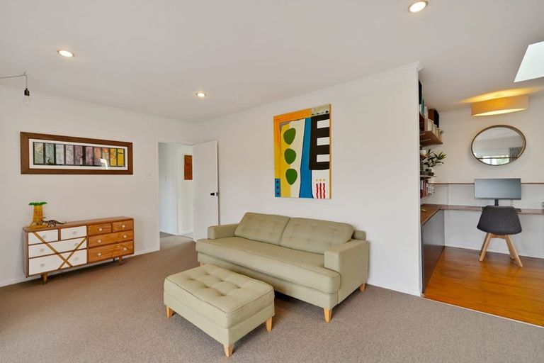 Photo of property in 14 Harbour View Road, Te Atatu Peninsula, Auckland, 0610