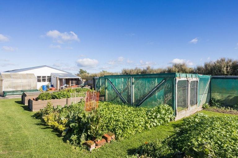 Photo of property in 63 Sutherland Road, Sanson, Palmerston North, 4479