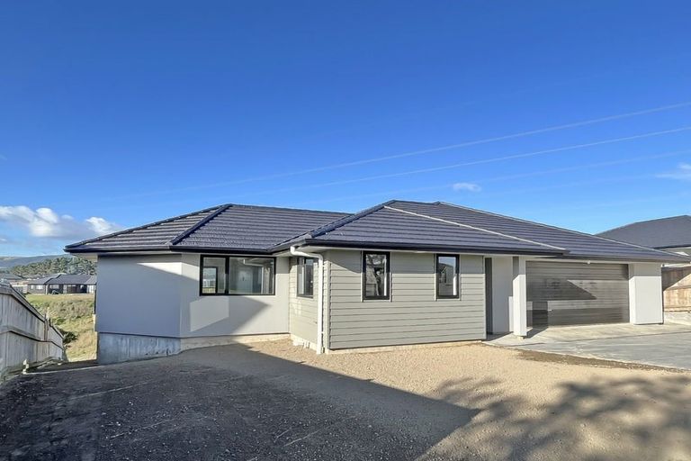 Photo of property in 11 Gibraltar Way, Fitzherbert, Palmerston North, 4410