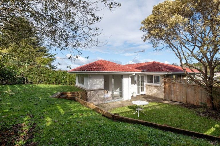 Photo of property in 2/5 Battle Place, Glenfield, Auckland, 0629