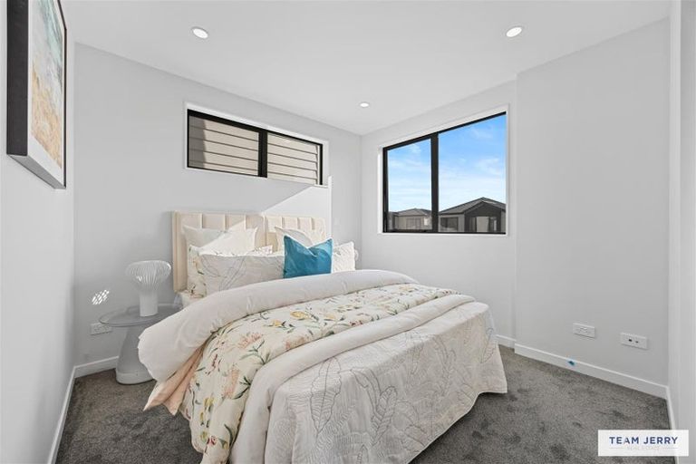 Photo of property in 63 Whare Kauri Road, Papakura, 2110