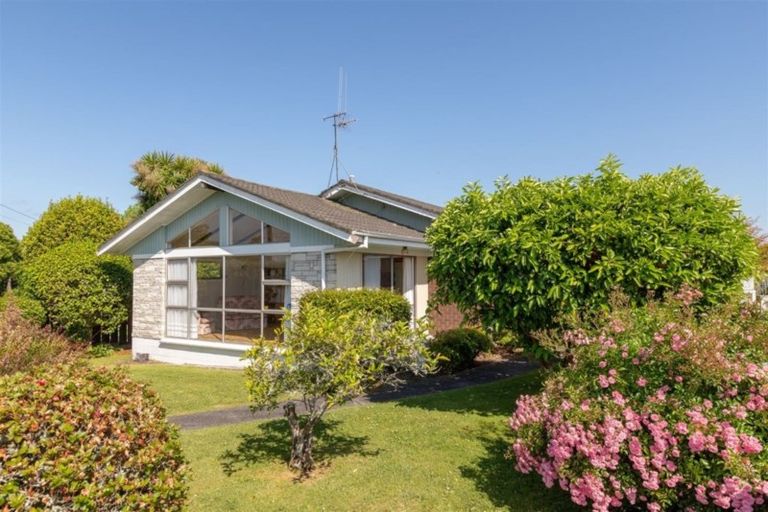 Photo of property in 24 Forest Lake Road, Forest Lake, Hamilton, 3200