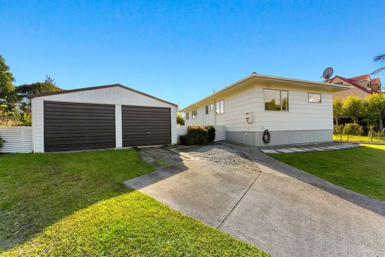 Photo of property in 37 Gatman Street, Birkdale, Auckland, 0626