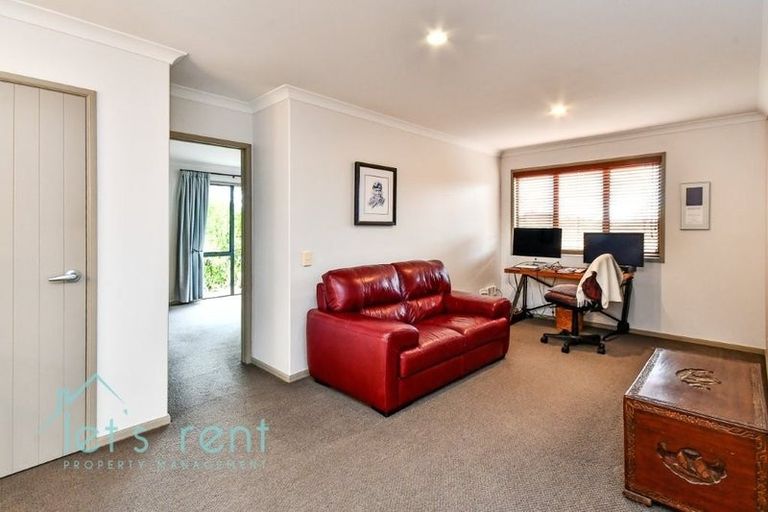 Photo of property in 62 Mt Lebanon Crescent, The Gardens, Auckland, 2105