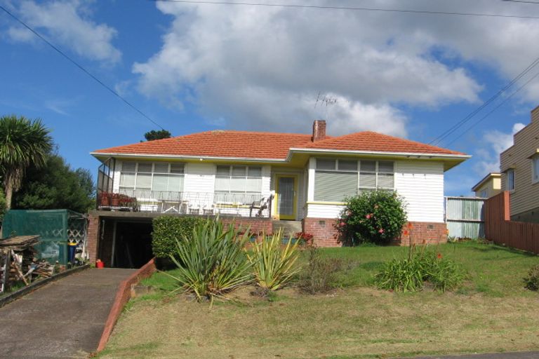 Photo of property in 11 Eastglen Road, Glen Eden, Auckland, 0602