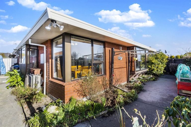 Photo of property in 1/151 Northcote Road, Northcote, Christchurch, 8052
