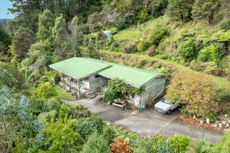 Photo of property in 298 Moores Valley Road, Wainuiomata, 5373