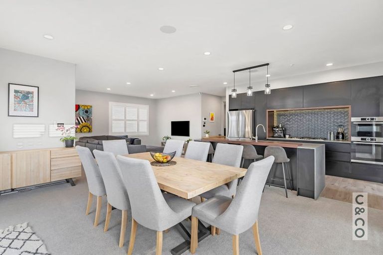 Photo of property in 37 Nobilo Road, Kumeu, 0810