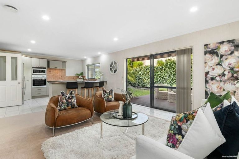 Photo of property in 35 Newbliss Crescent, East Tamaki Heights, Auckland, 2016