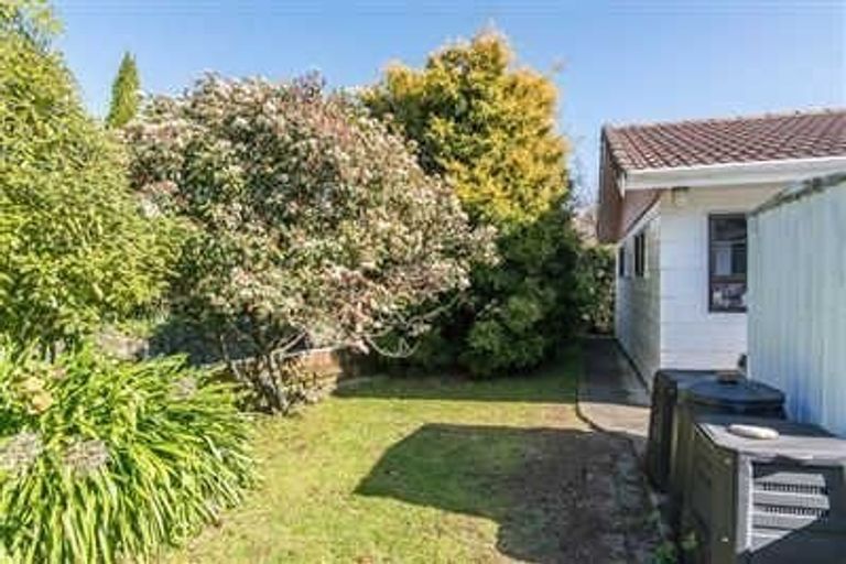 Photo of property in 72 Aorangi Road, Paraparaumu, 5032