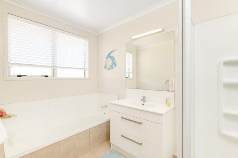 Photo of property in 2 Seashell Drive, Papamoa Beach, Papamoa, 3118
