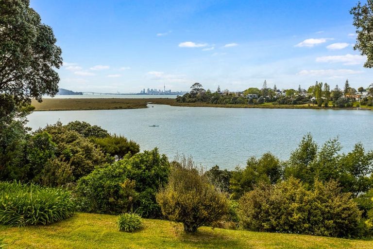 Photo of property in 163 West Harbour Drive, West Harbour, Auckland, 0618