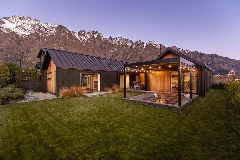 Photo of property in 2 Wanderer Lane, Jacks Point, Queenstown, 9371