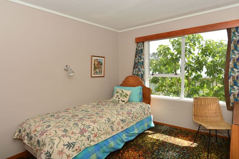 Photo of property in 30 Westview Grove, Miramar, Wellington, 6022