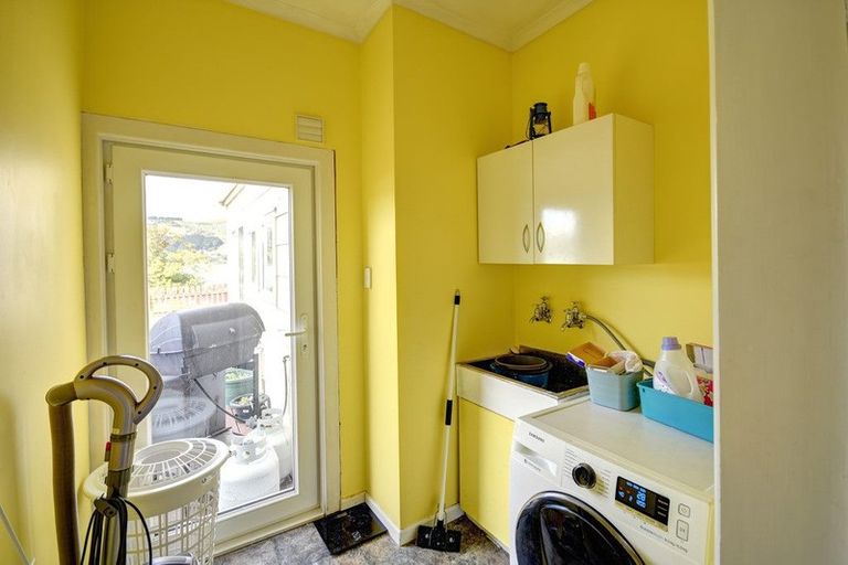 Photo of property in 5 Athol Place, Ravensbourne, Dunedin, 9022