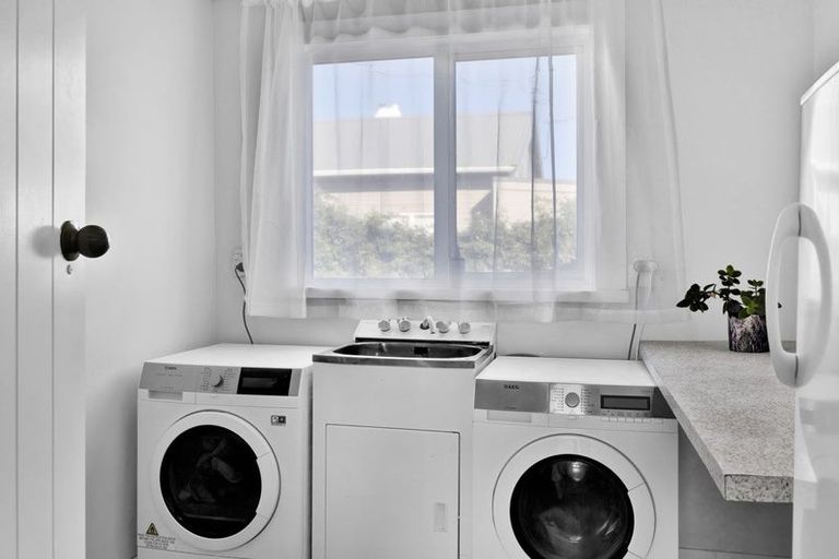 Photo of property in 37 Dixon Avenue, Hawera, 4610