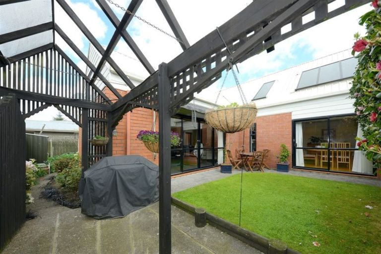 Photo of property in 2/44 Peer Street, Upper Riccarton, Christchurch, 8041