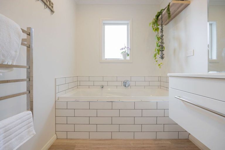 Photo of property in 11 Westney Place, Forest Lake, Hamilton, 3200